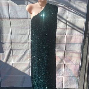 NWT woman’s one shoulder dress by Pettitlittlething size 6